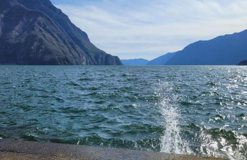 Onda del lago Mountain Lake Iseo Hospitality - Foto 20