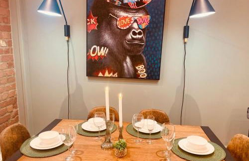 The Fifth Quarters, Grade II Listed Apartment, The Lace Market, NG1, City Centre, Nottingham, Sleeps 4 - Photo 32