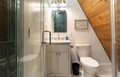 Newly Built, Mid-Lakeside A-Frame with Hot Tub and Steam Shower - Foto 20