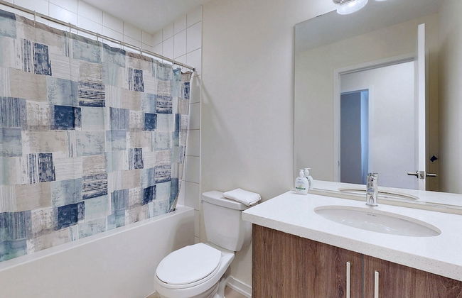 Modern 3-bedroom Oshawa Home - Photo 18