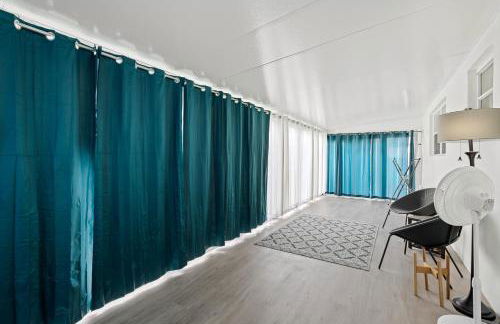 Comfy BNB w/ King Bed + Work/Travel + Beach 8 Min - Foto 12