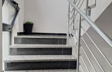 City heaven,self check in, with free parking - Foto 38