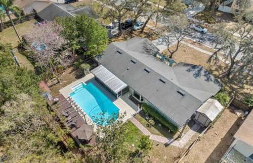 Spacious & Amazing Home w Big Pool and Patio - Photo 47