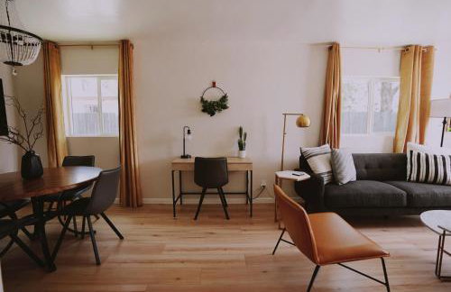 The White House, A Unique ABQ Stay in Central Location near Uptown - Foto 5