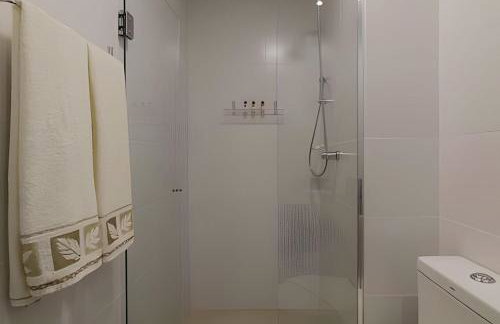 Studio prox shopping Curitiba Wifi, TV a Cabo e ar by UROOMS - Foto 18