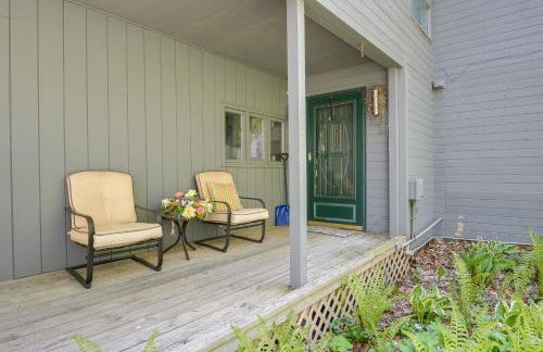 Spacious Delton Home with Fire Pit and Lake Views - Foto 37