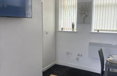 Charming 1BR Garden Retreat Near Downtown - Foto 15