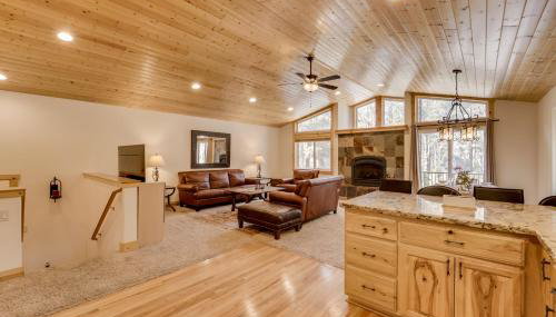 Near Donner Lake and Skiing Soda Springs Cabin! - Foto 4