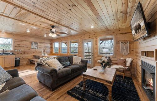 Cabin 1 - Peaceful Cabin Near River with Fire Pit and Hot Tub - Foto 38