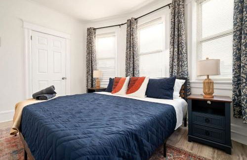 Whole House Near NYC and Transit with Game Room Fire Pit and King Bed - Foto 8