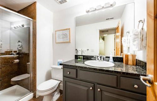 Bear Hollow Village by All Seasons Resort Lodging - Foto 68