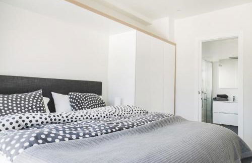 Quiet modern apartment with a large sunny garden! - Foto 11