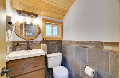 Secluded Cabin, Jacuzzi, Pool Table, King Bed & Fire Pit - Photo 45