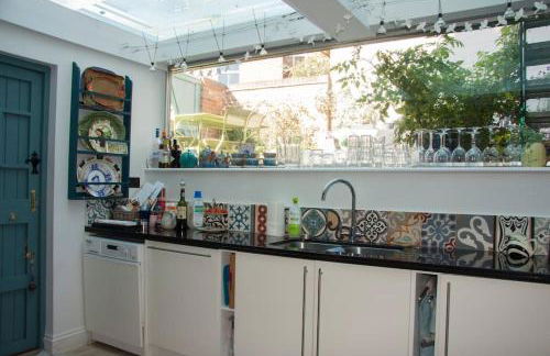 Charming Tudor riverside house - Foto 20