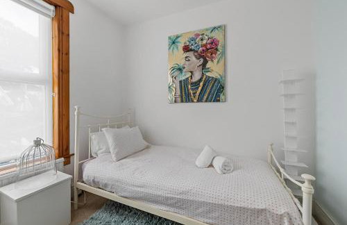 Sleeps 7 Large 4 Bed Town House for Contractors & Families & Friends in Great Central Location - Foto 6