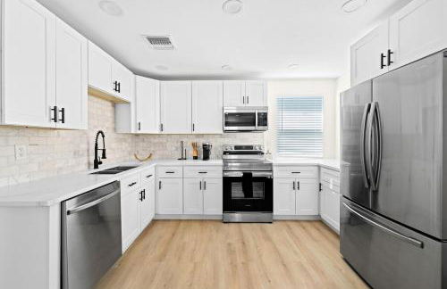 Mins to Beach Recently remodeled Putting Green - Foto 7