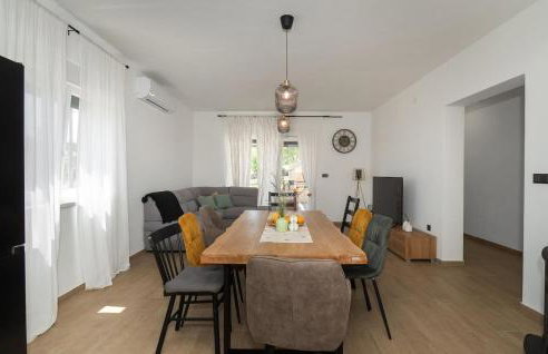 Gorgeous Home In Danilo With Wifi - Photo 23