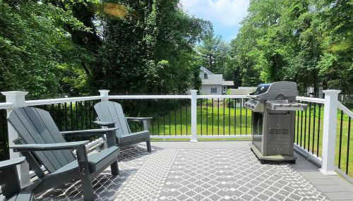 Spacious 4BR Retreat Yard, BBQ & Prime Location - Foto 5