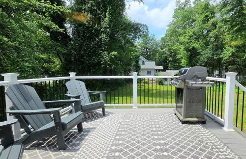 Spacious 4BR Retreat Yard, BBQ & Prime Location - Foto 5