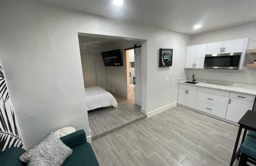 The Vice City Suite - Private stay with Free Parking in the Heart of Miami - Foto 8