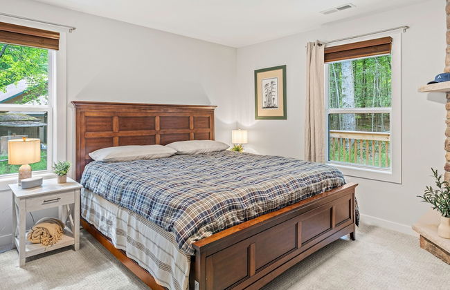 Happy Trails Chalet by Avantstay Sauna Deck Private Community Beach Access - Photo 30