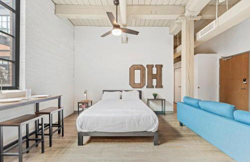 Studio at Superior l Downtown l Parking l Café - Photo 5