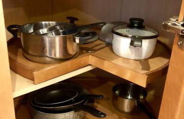 Designer Themed 4 Bedroom in Best Location with Patio and Fireplace - Foto 12