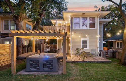 Hottub, Pool Table, Basketball, Firepit, Sleeps 8 - Photo 1