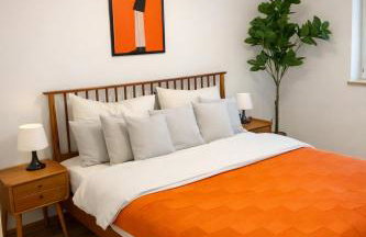 Mid Century 2 Zimmer Voll ausgestattete Kuche 75 Zoll TV Kingsize - Foto 1