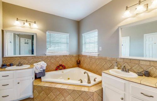 Blessing Farmhouse w/ Farm Views & Outdoor Living - Foto 13