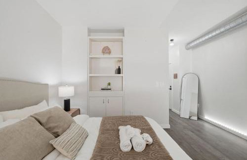 Modern Luxury Loft facing Santana Row w/Balcony - Photo 22