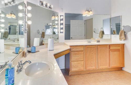 Easy ABQ Access Large Family Home with Patio and Yard - Foto 16