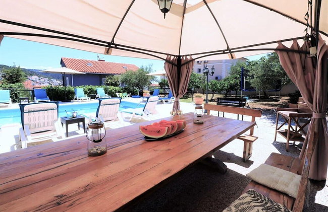 Villa Mendula Trogir - Luxury villa by the beach - heated pool - lush green garden - Photo 85