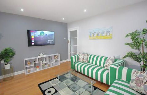 Stunning 3 Bedroom 2 Bathroom Bungalow by CozyNest - Photo 33