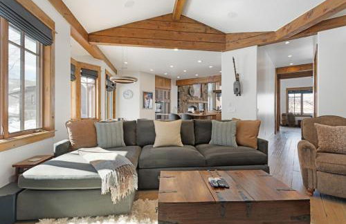 Private Hot Tub, Theater Room, Valet Parking and Ski & Boot Storage at Ritz Carlton - Foto 17