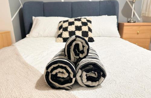 Spacious Luton Airport Accommodation - Perfect for Contractors, Families, Tourists & Long Stays - Foto 46