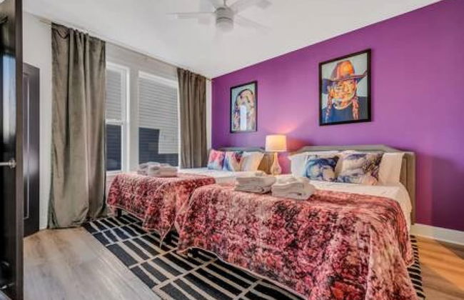 NEW Pink Howdy Oasis 13 Beds Rooftop View Parking - Foto 21