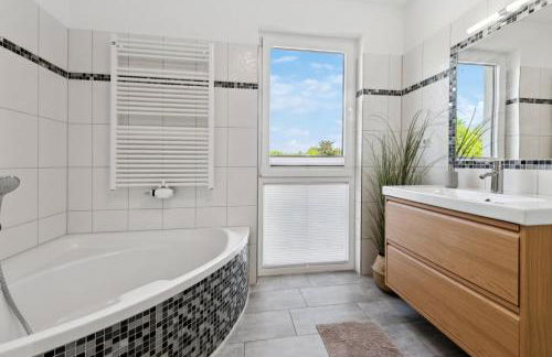 Design-FeWo Fleesensee, Wallbox, Sauna, Terrasse - Foto 19