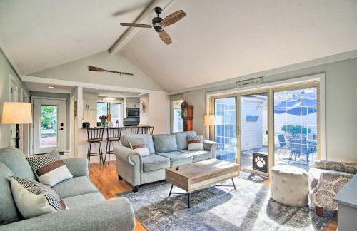 2 Mi to Beach Retreat with Pool and Grill in Mashpee! - Photo 1