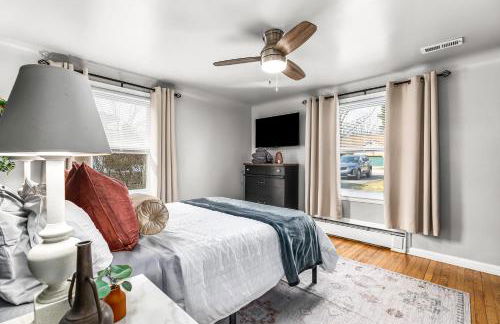 Warm & Comfy 2BR, Huge Backyard, Great Location! - Photo 31