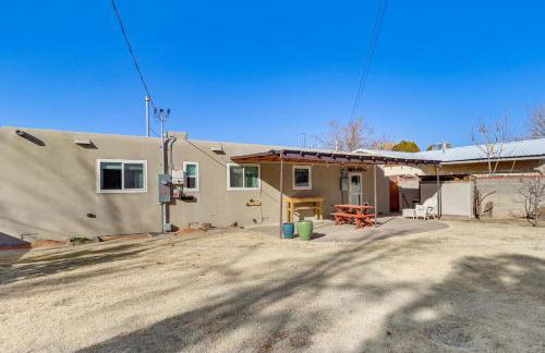 Easy Uptown Access! Charming ABQ Home with Yard - Foto 25