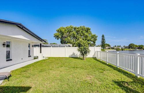 Canal Front Oasis w Heated Pool Close to the Beach - Foto 4