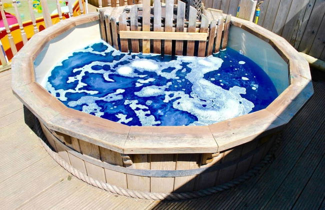 Squirrel Barn. Hi-spec. Hot tub & Wifi. Sleeps 14 - Foto 16