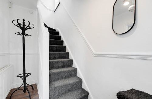 Comfy 3BR Home - Pool Table - Games - Sleeps 8 - Foto 16