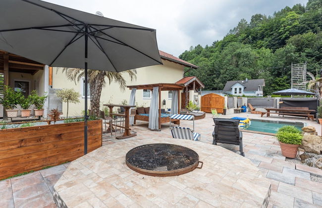 Modern Holiday Home in Pinsdorf With Garden - Photo 23