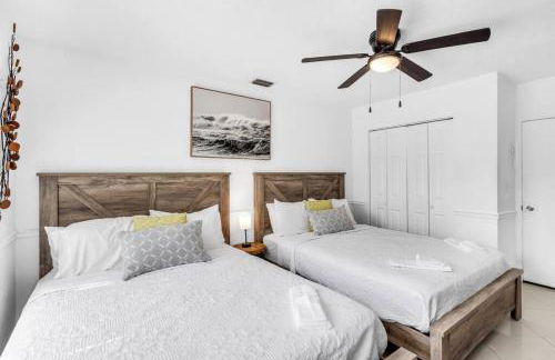 Spacious 5 Bedroom Heated Pool and Hot Tub, 12 minutes to the Beach - Foto 14