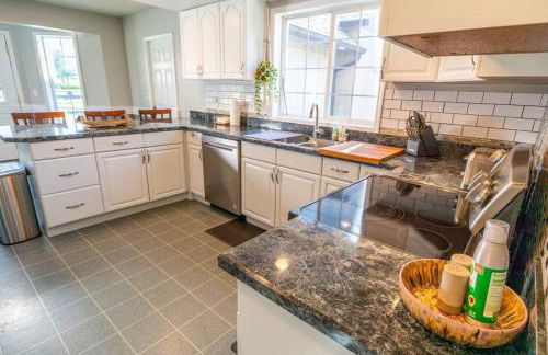 Spacious Family Home with Hot Tub - Foto 30