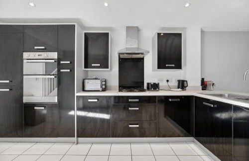 Spacious 4BR Newport Home - Ideal for Families & Groups - Foto 30