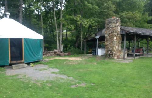Charming Yurt Rental Nestled in the Forest near Friendsville, Maryland - Foto 11