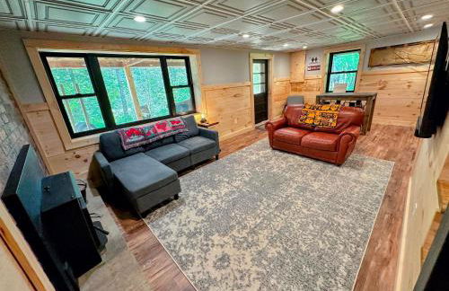 5R Cozy log chalet in fantastic location. Ski, snowshoe, fish, explore! AC, pet friendly! - Photo 38